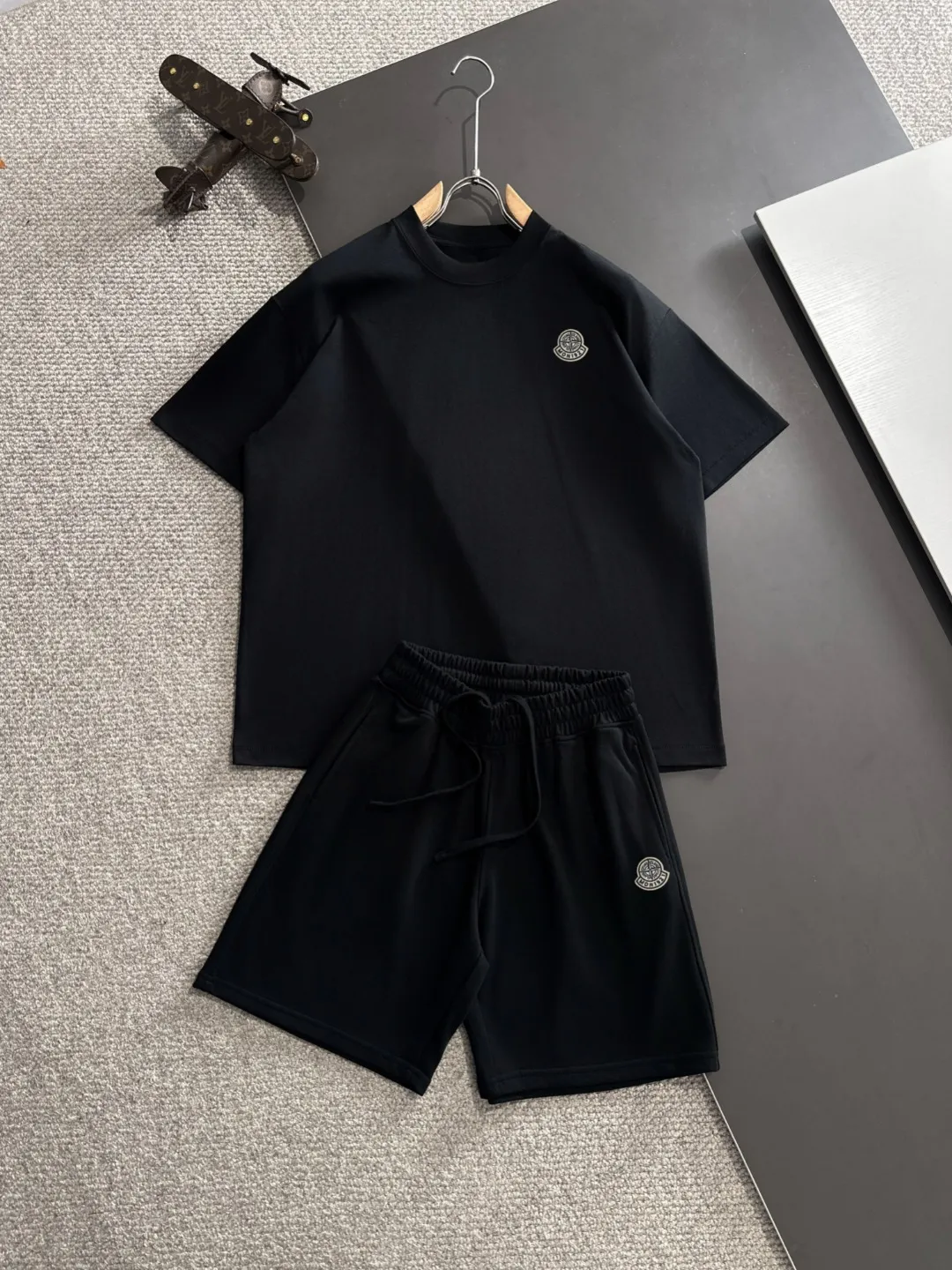 Next day shipping P460 Stone lsland/stone island high quality 2025 spring and summer new casual heavy industry suit exclusively developed by yb! High quality production! Imported custom-made fabrics for foreign orders, with high breathability and comfort, impeccable details, brand element design concept, delicate and soft feel! It presents a casual cut and the upper body shape is great! On sale simultaneously on the official website! From a high-end men's positioning brand, the low-key luxury taste is irresistible! Exquisite workmanship and impeccable quality! The overall style is simple, fashionable and timeless, fully meeting the requirements of stylish and tasteful dressing! Size: S-XXL